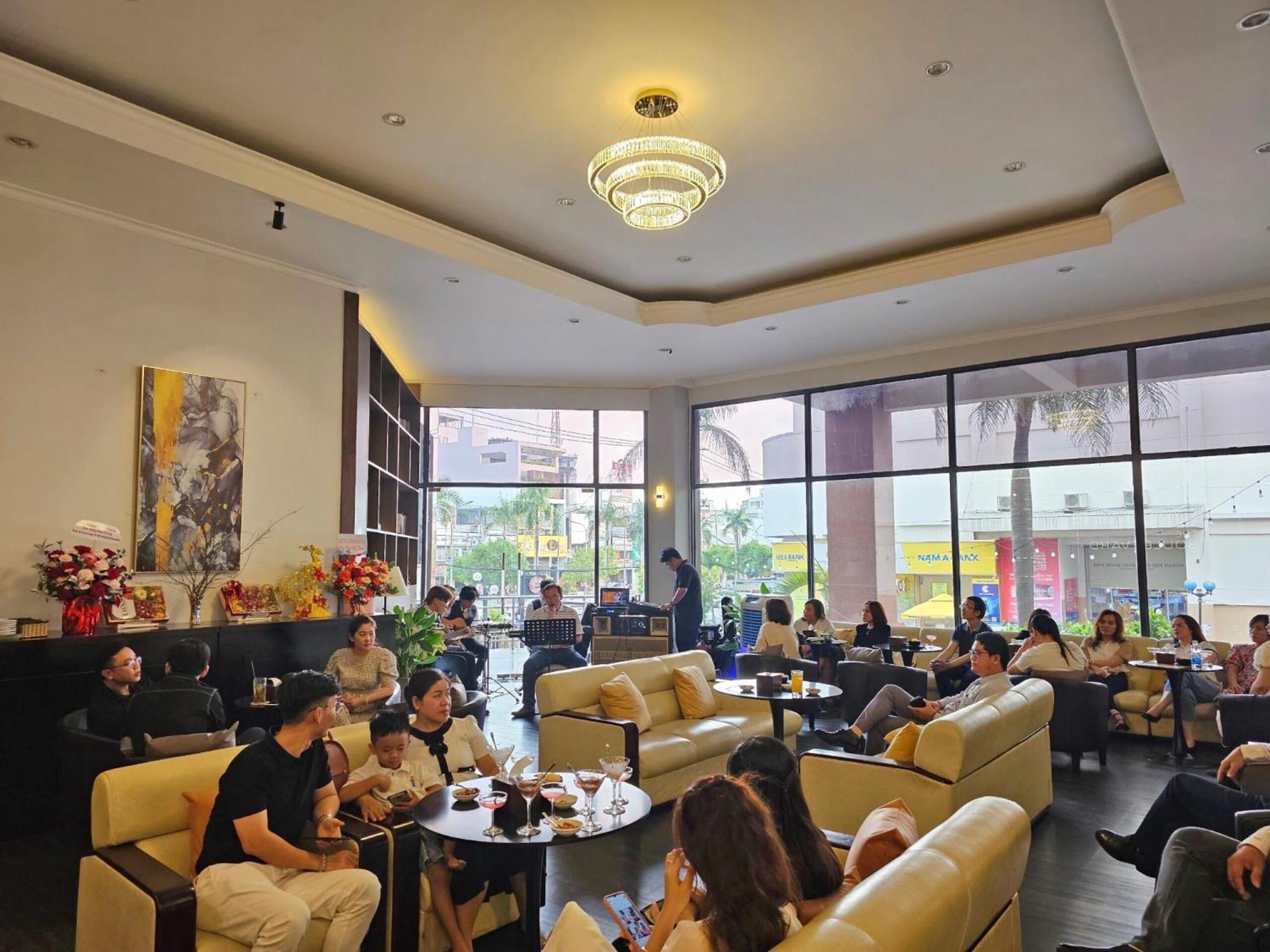 Dong Xuyen Hotel Long Xuyên Kültér fotó