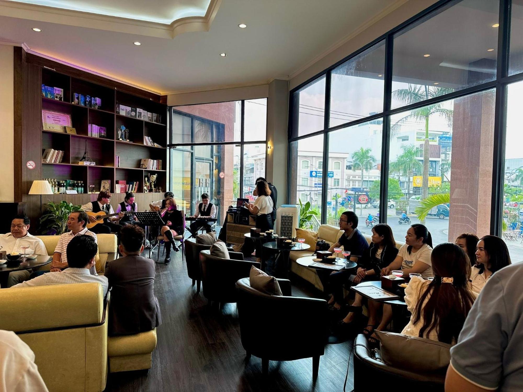 Dong Xuyen Hotel Long Xuyên Kültér fotó