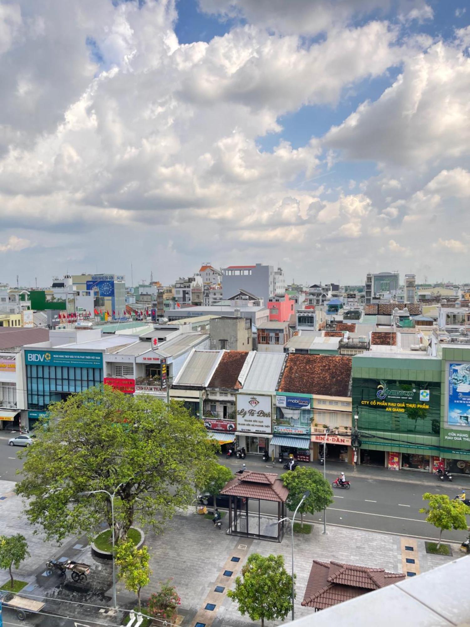 Dong Xuyen Hotel Long Xuyên Kültér fotó